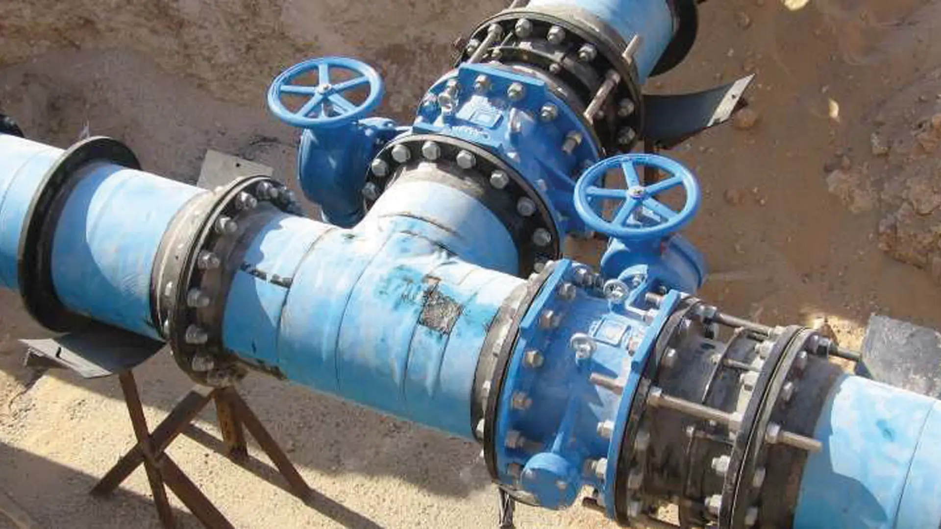 Valves and fittings within a water distribution chamber